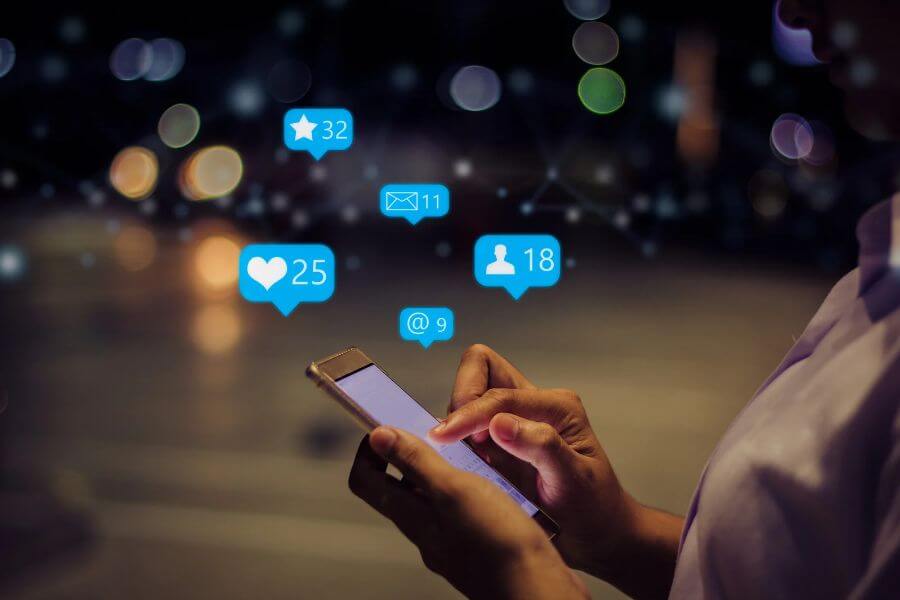 Social Media Netiquette on Cell Phone